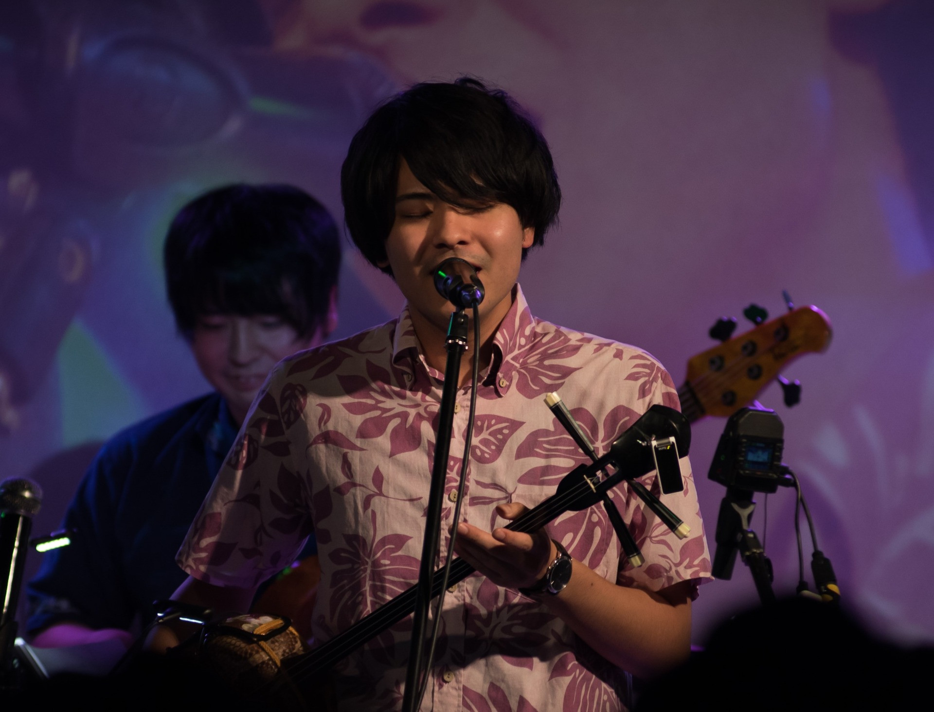 Tommy‣沖縄Popsバンド【もこじゃ】のVocal&三線、大阪に拠点を置きながら積極的なライブ活動を展開中。オリジナルCD【くわっちー】も発売中!